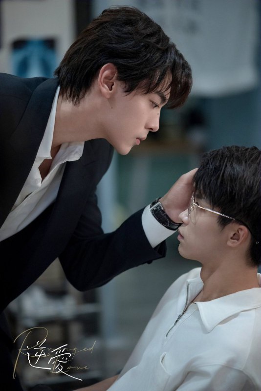 《#逆爱》.#同志 #爱情 #柴鸡蛋 #直男变弯 #阔少痴情 #爱情游戏 #钓戏男友 #心机boy #腹肌 #翻拍.更多同志影视☛ @movieweekend