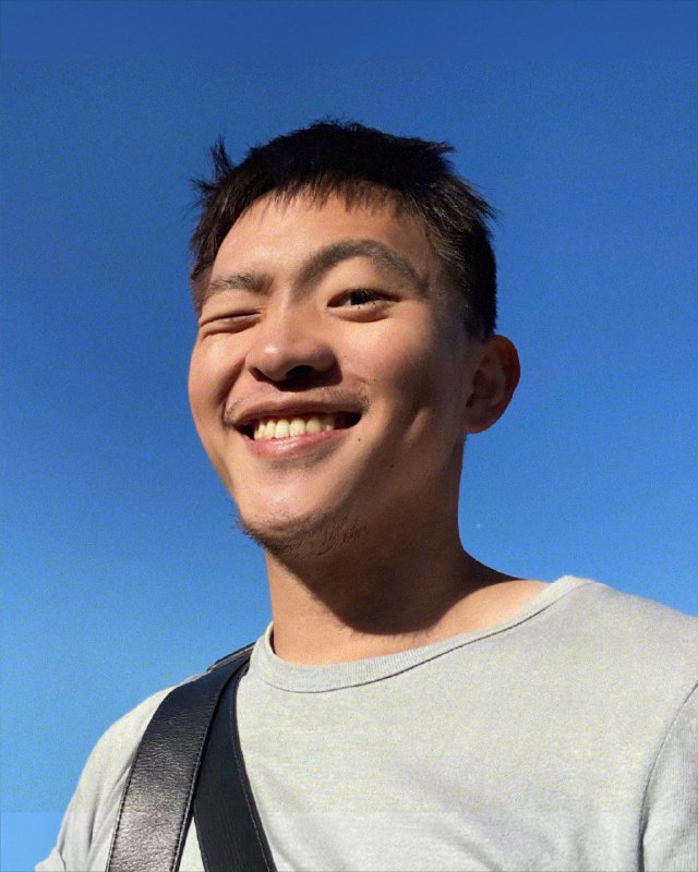 黄树立，1997年出生于浙江温州，2019年从北京电影学院摄影系毕业，并成为纽约大学研究生电影专业的MFA候选人