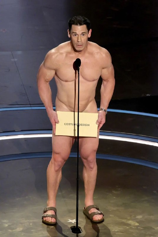 #影讯#第96届奥斯卡 “赵喜娜”约翰·塞纳全裸颁发最佳服装设计奖