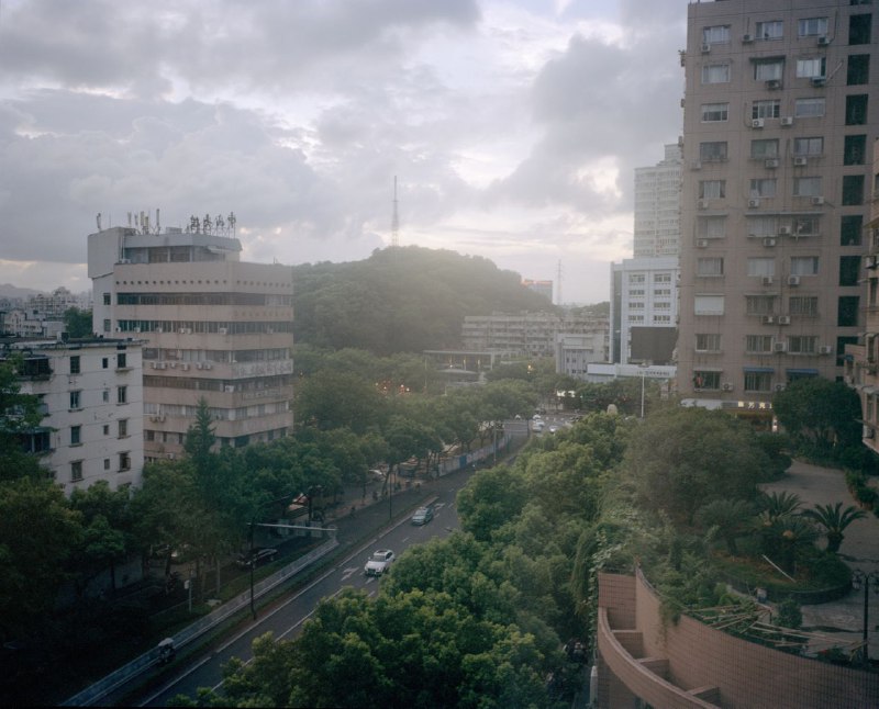 黄树立，1997年出生于浙江温州，2019年从北京电影学院摄影系毕业，并成为纽约大学研究生电影专业的MFA候选人